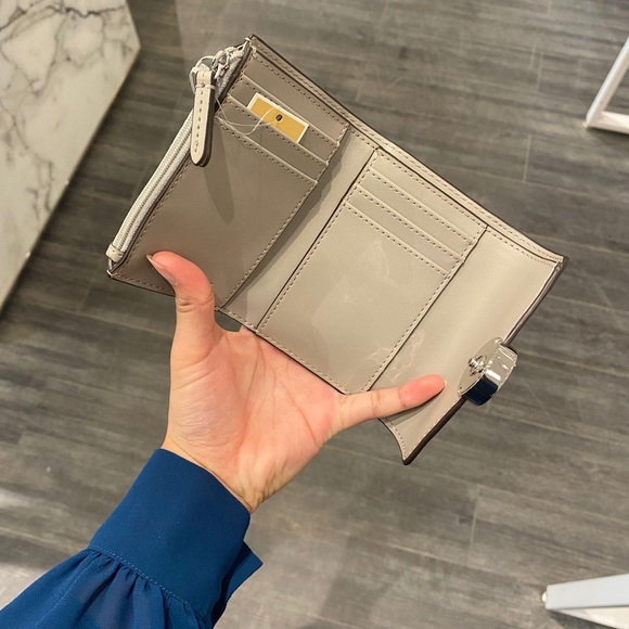 Authentic Carmen Michael Kors wallet - Picture 2 of 8